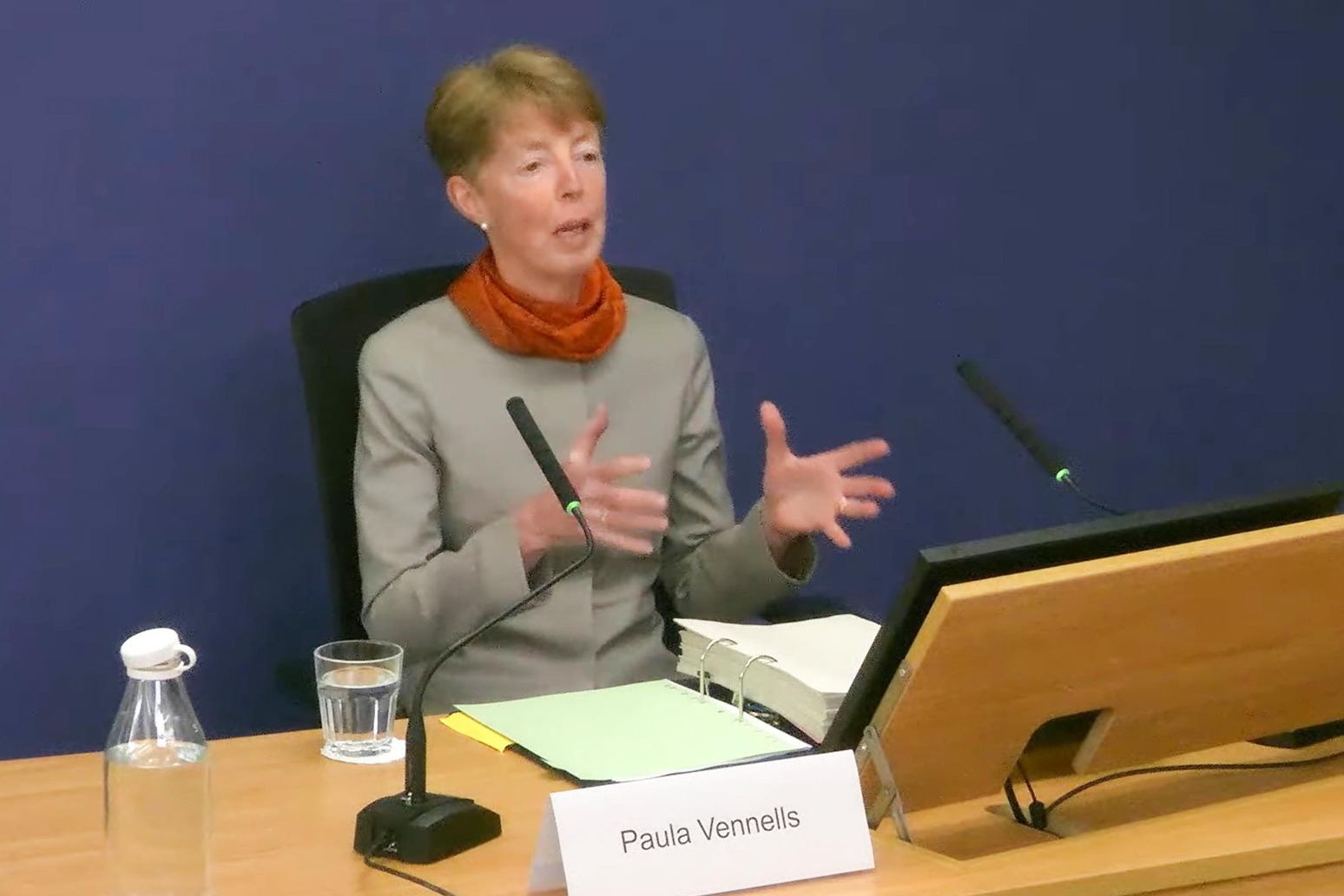 Paula Vennells apologises to subpostmasters 