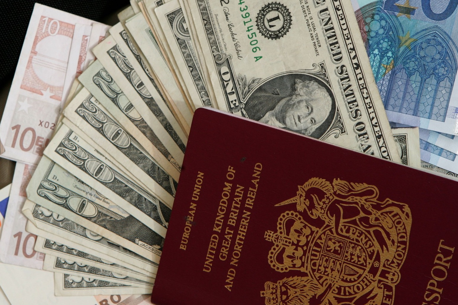 Cash is king for holidaymakers, survey shows 