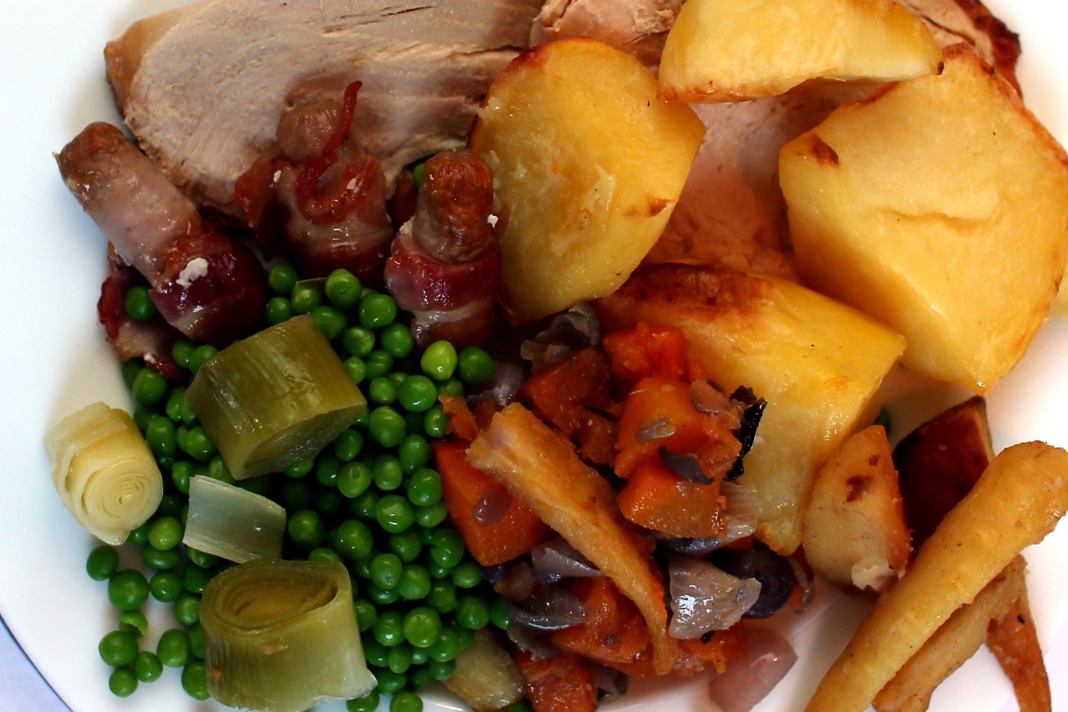 27% of Britons ‘comfortable’ asking for contributions to cost of Christmas meal 