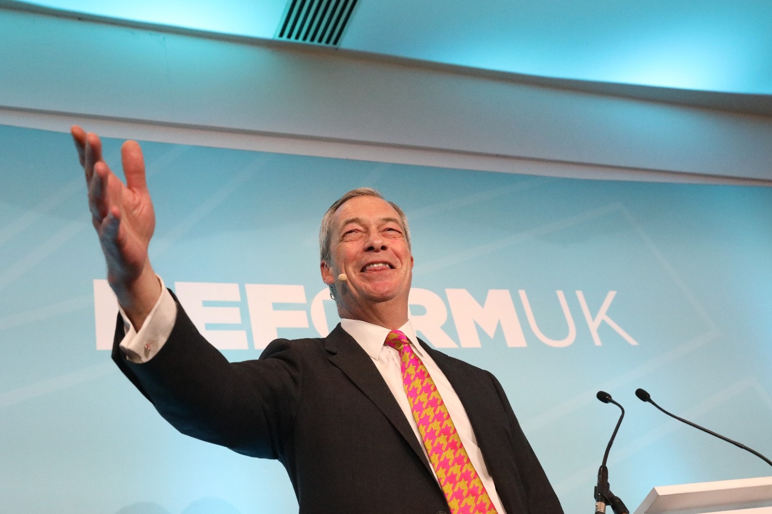 PM under ‘immense’ pressure over grooming gangs inquiry, says Farage